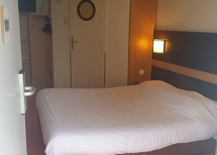 מלון Premiere Classe Troyes Sud - *