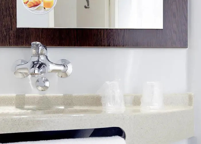 מלון Premiere Classe Troyes Sud - *